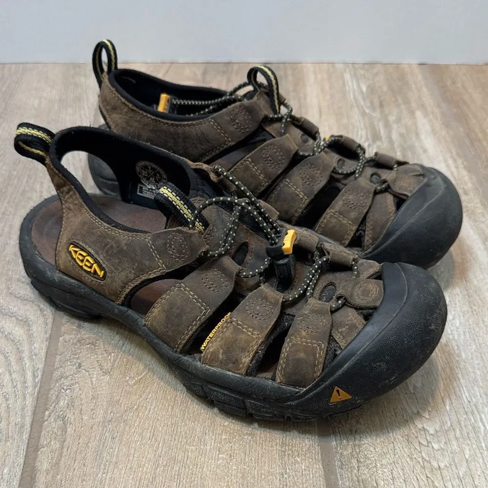 Keen Men’s Dark Brown Newport Leather Sandals with Black Soles Size 7